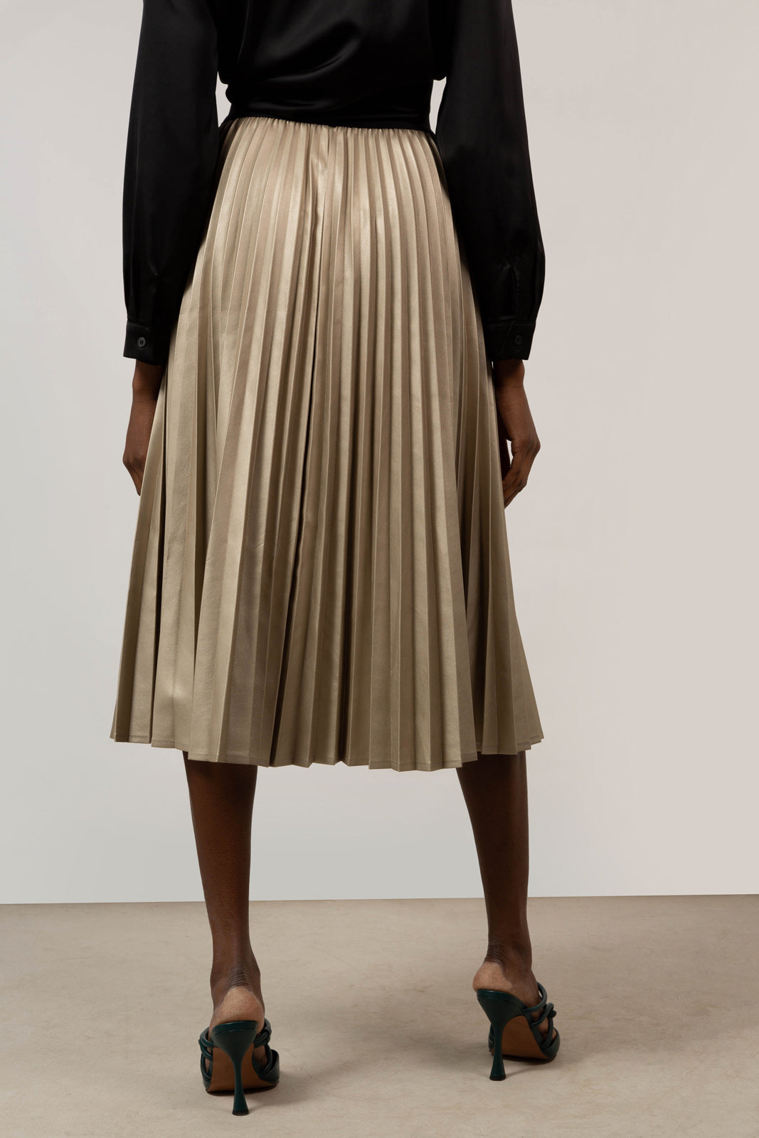 Beige vegan leather pleated midi skirt_6