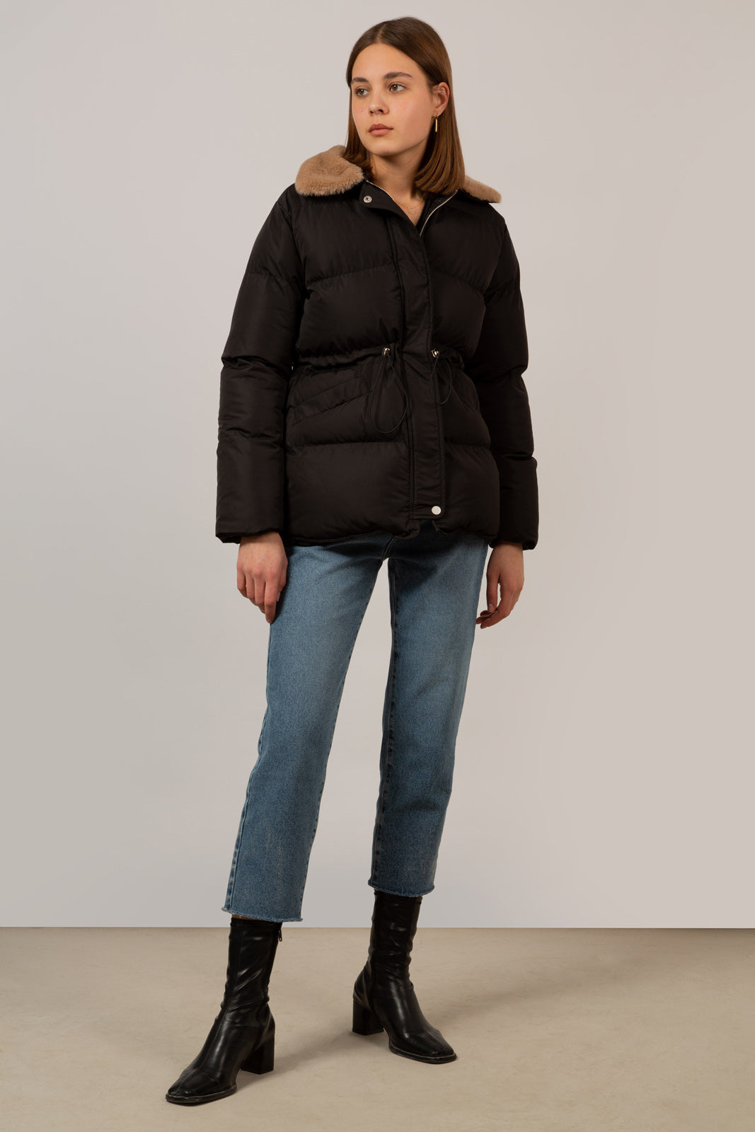 Black and brown fur collar puffer jacket_4