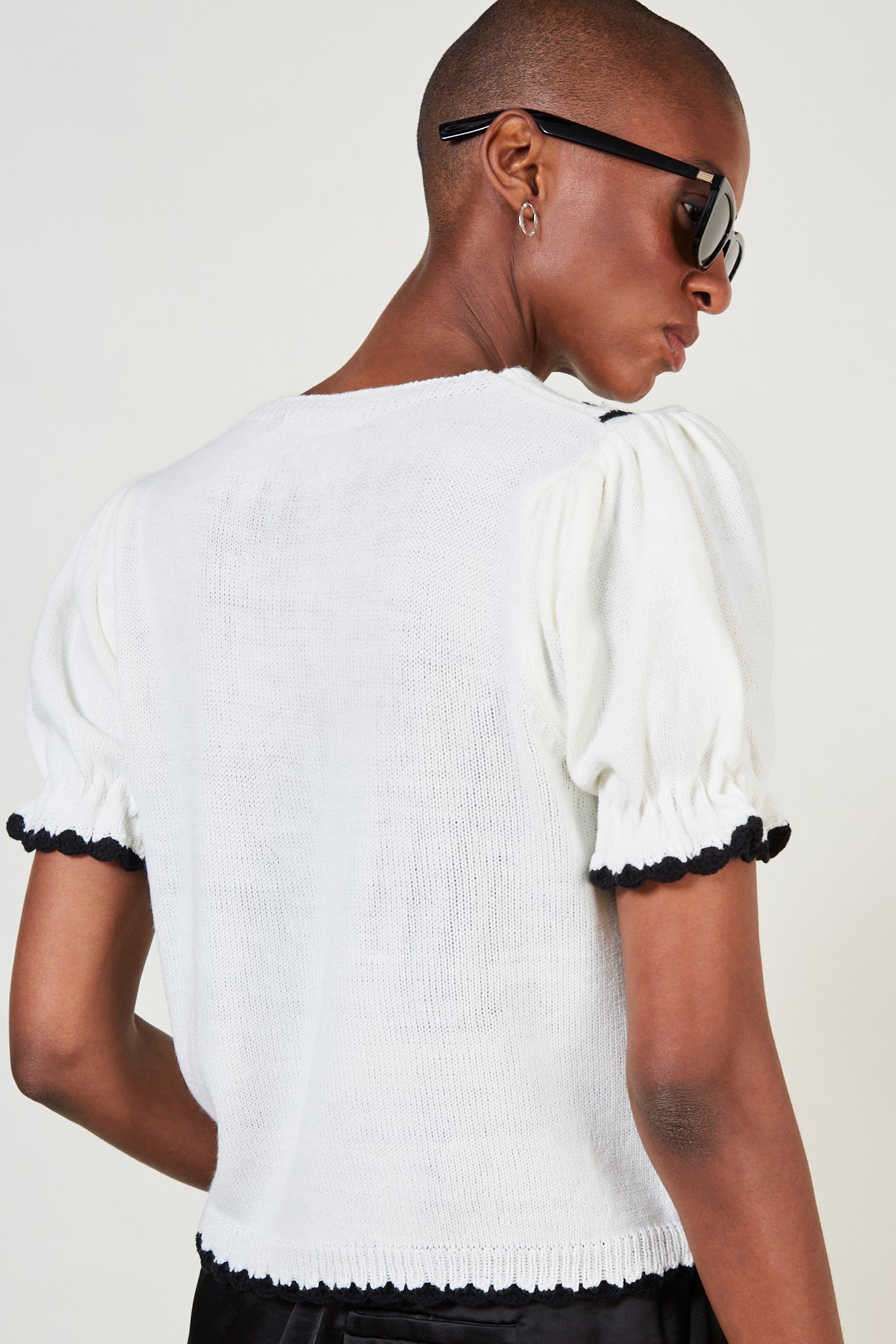 Ivory and black embroidered collar knit top_4