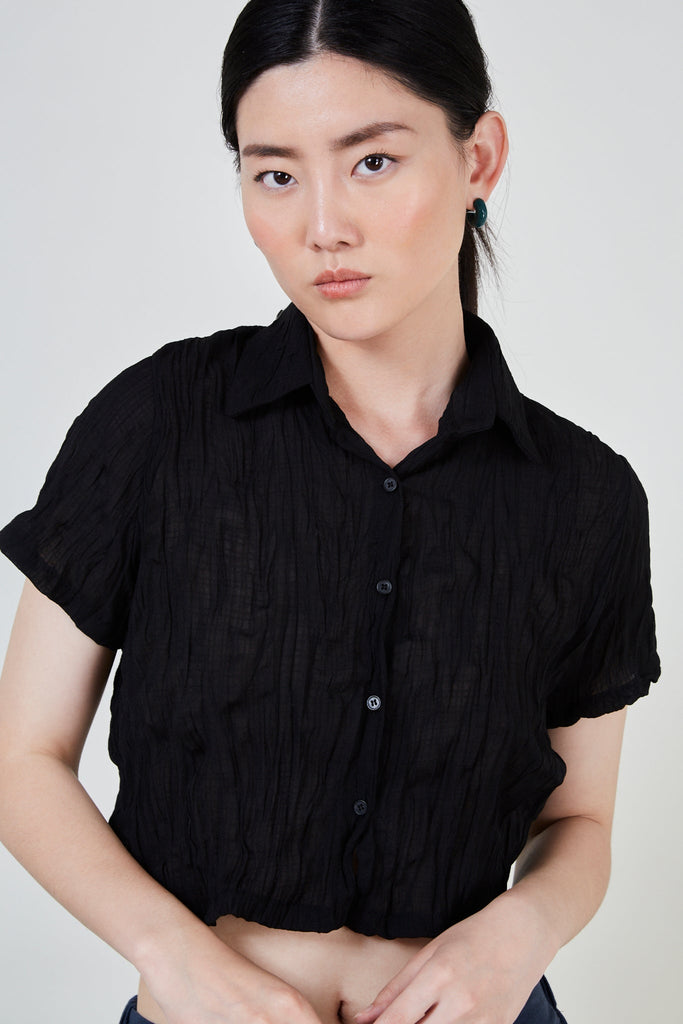 Black wrinkle short sleeved button up blouse_1