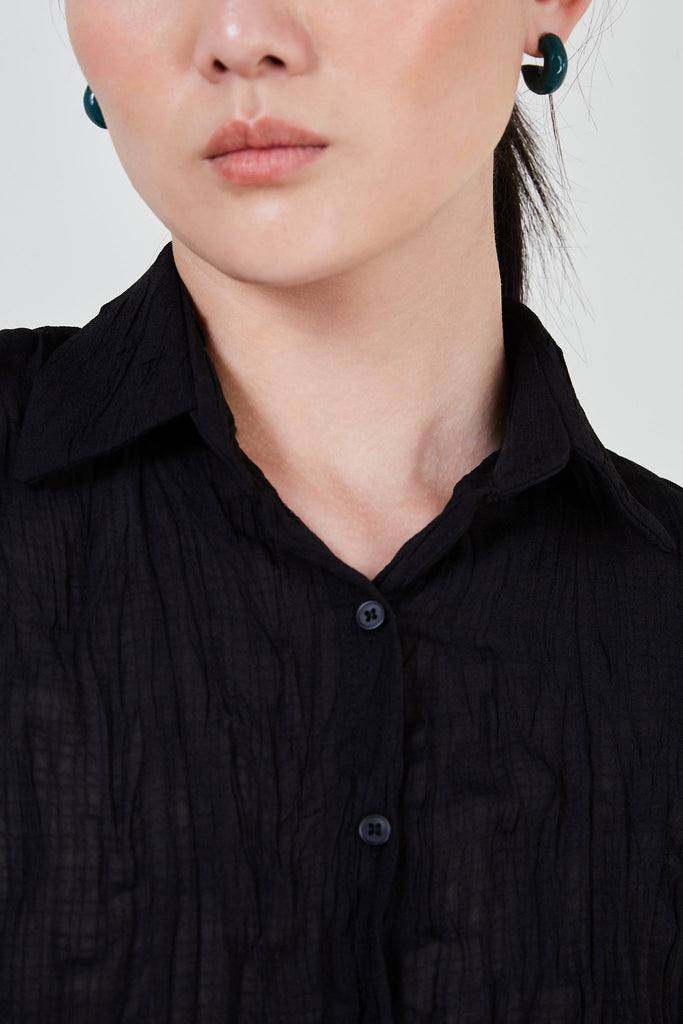 Black wrinkle short sleeved button up blouse_4