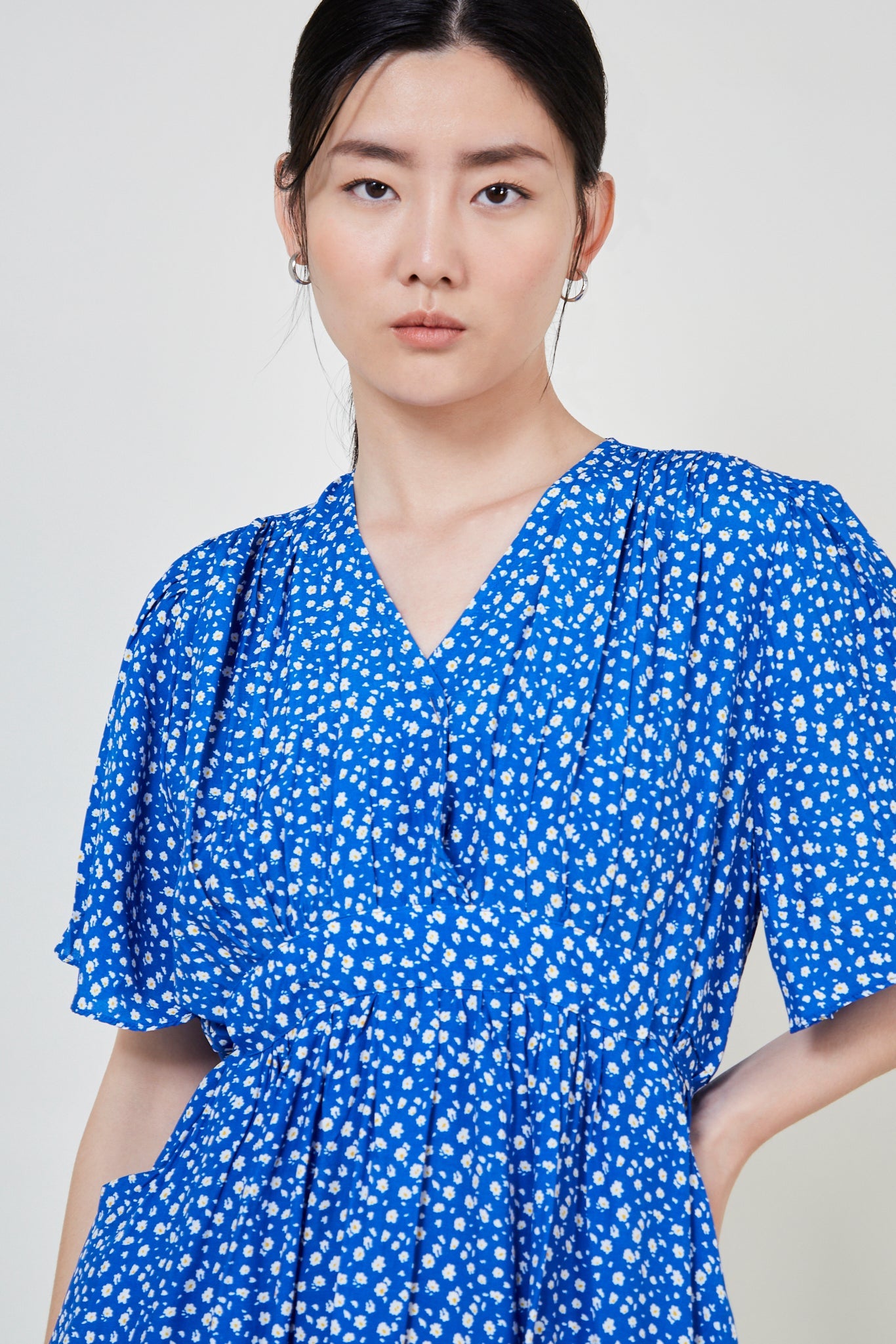 Bright blue floral print midi dress_4