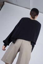 Pale khaki tucked suit shorts_2