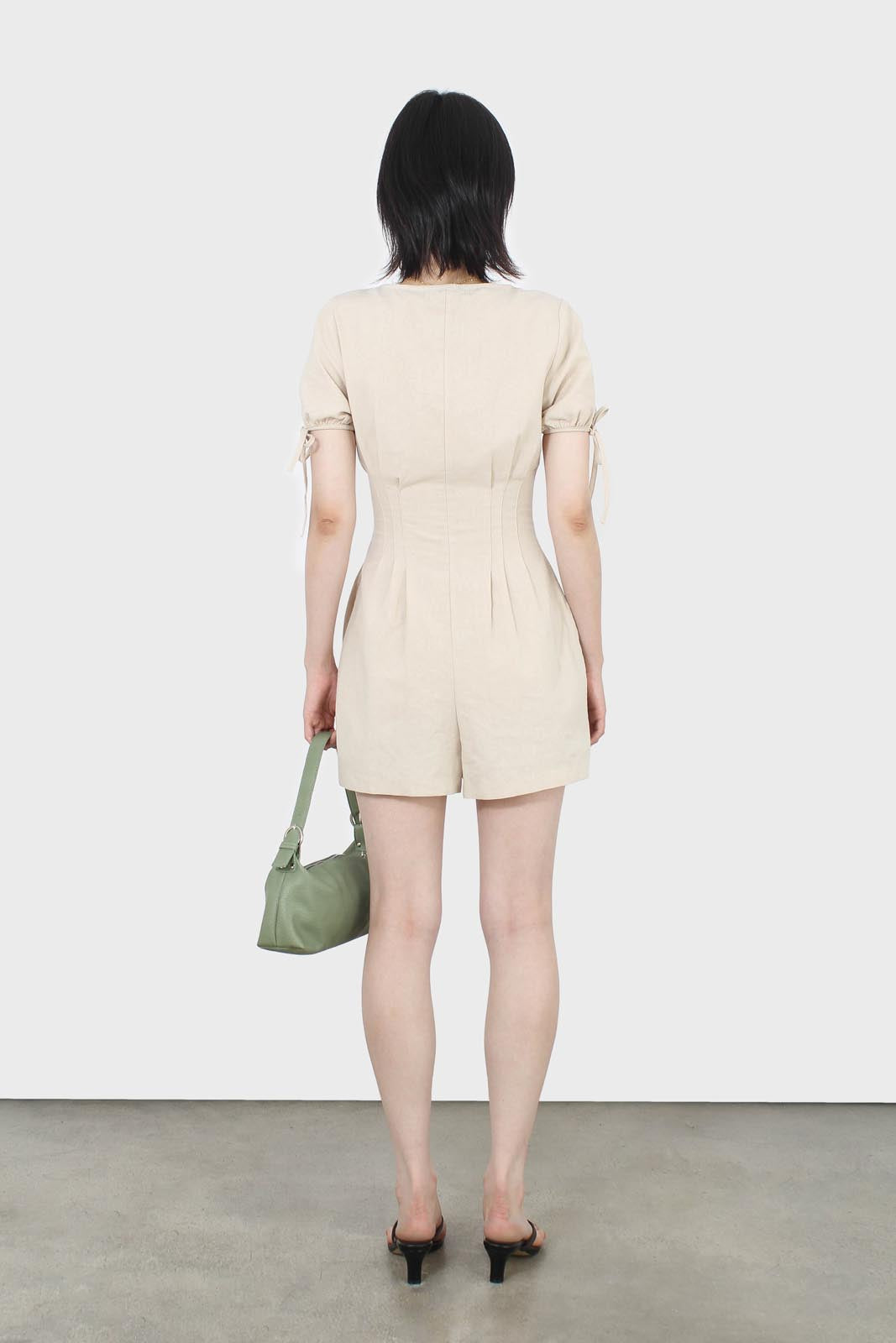 Beige V-neck tie sleeved linen romper_3