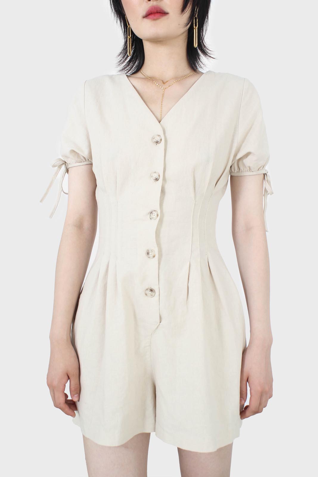 Beige V-neck tie sleeved linen romper_5