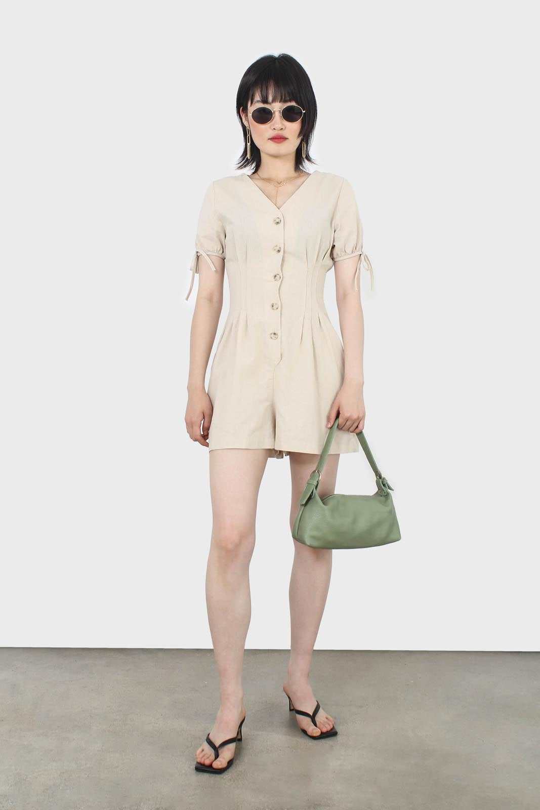 Beige V-neck tie sleeved linen romper_9