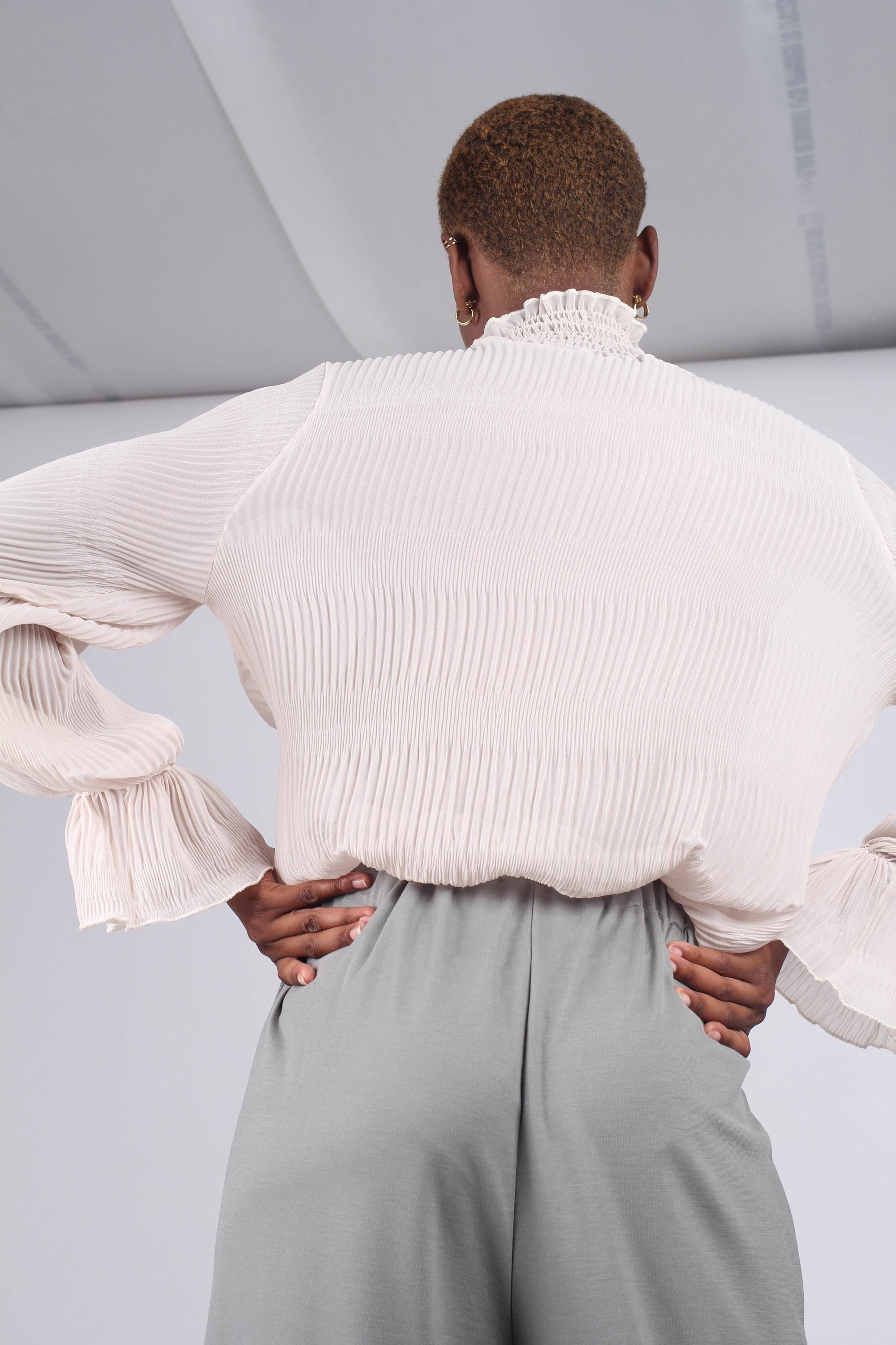 Khaki patch pocket loose fit trousers_3