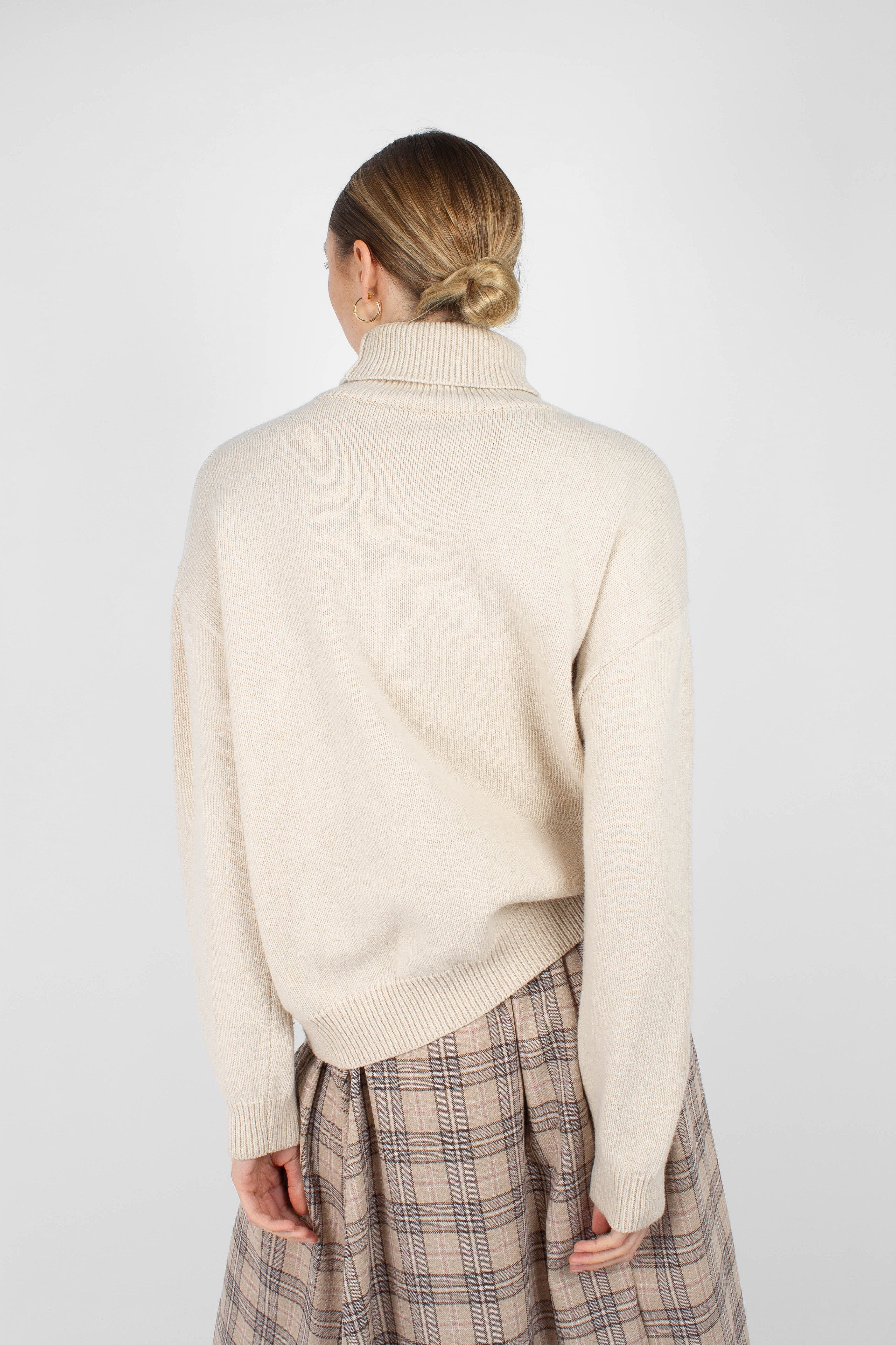 Ivory oversized wool turtleneck jumper_9