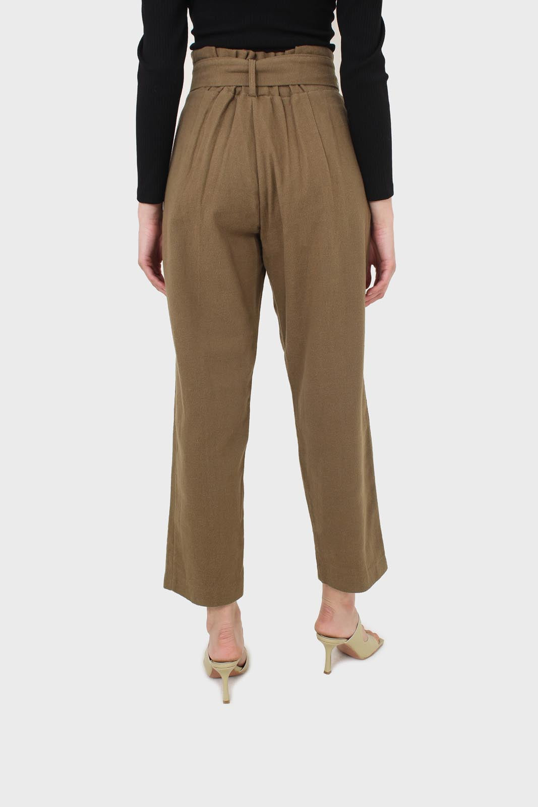 Khaki tuck belted loose fit trousers_2