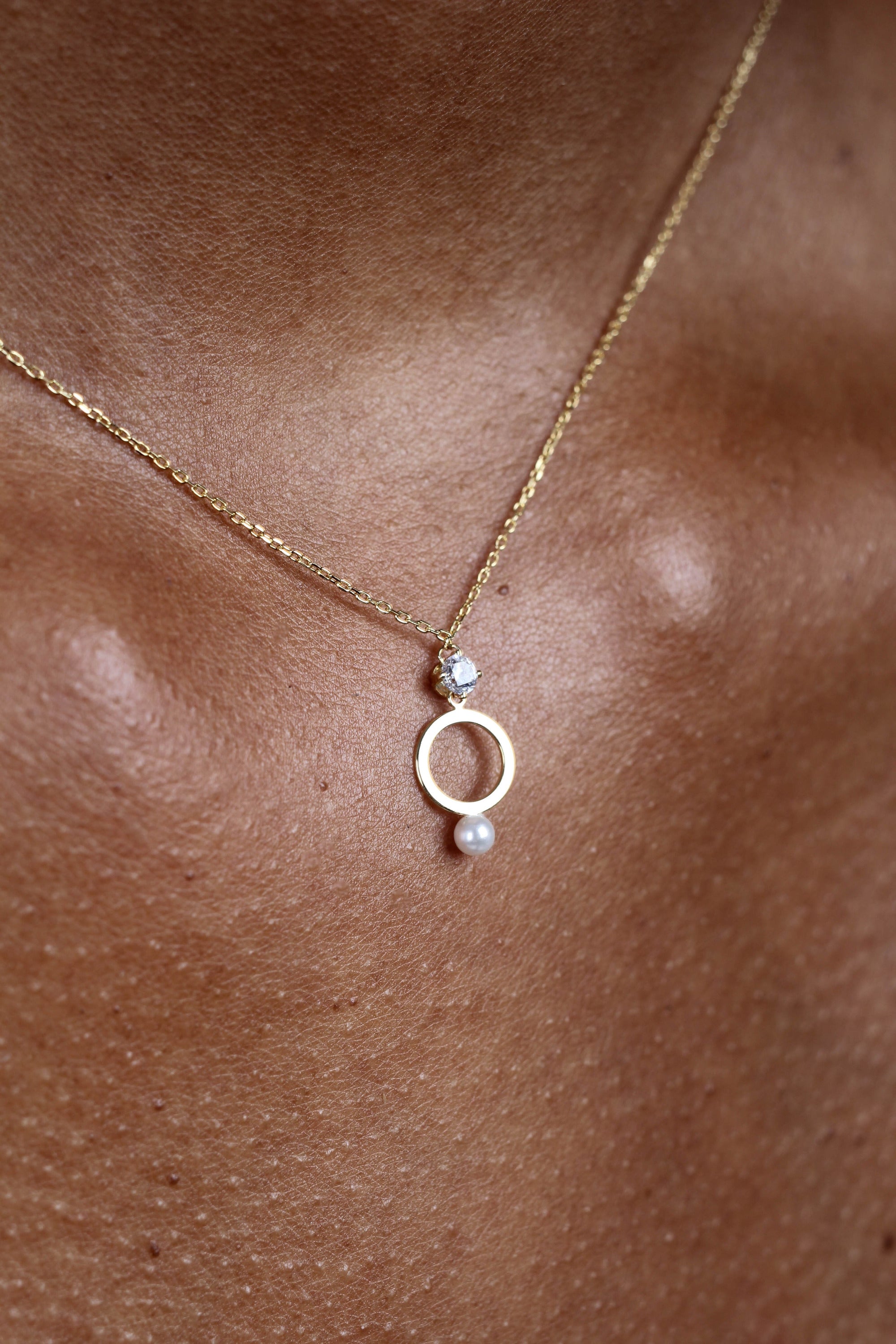 Charm necklace - Gold diamante and pearl circle_2