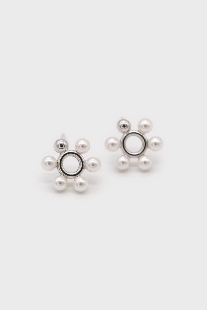 Silver pearl flower earrings_1