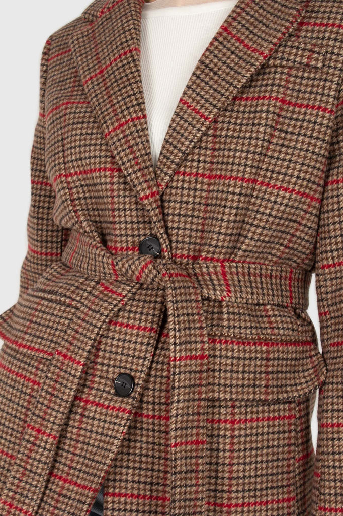 Beige and red checked belted long jacket_4