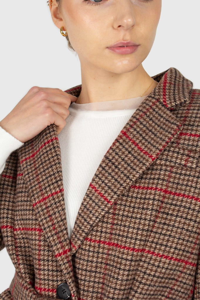Beige and red checked belted long jacket_6