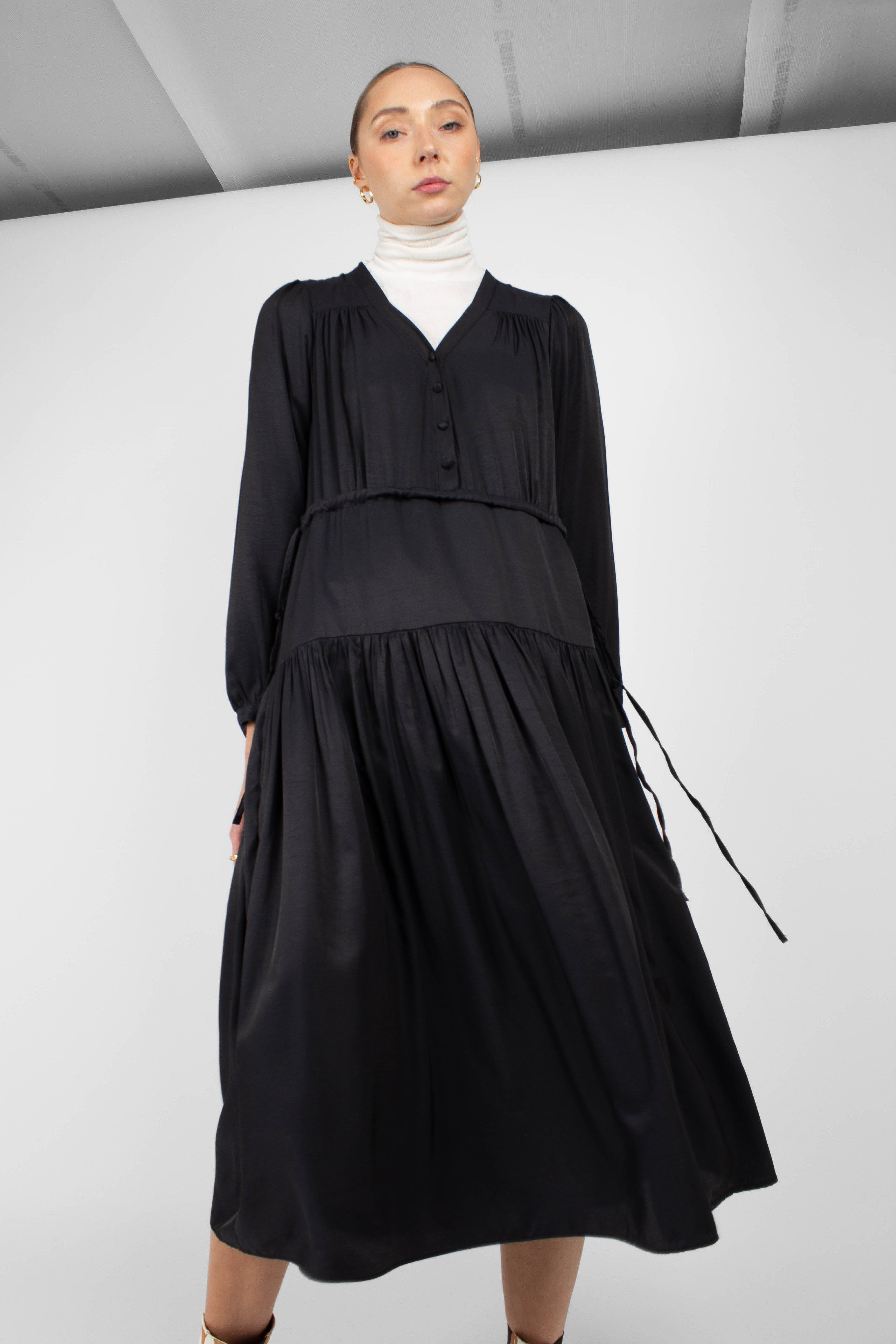 Black drawstring waist satin maxi dress_3