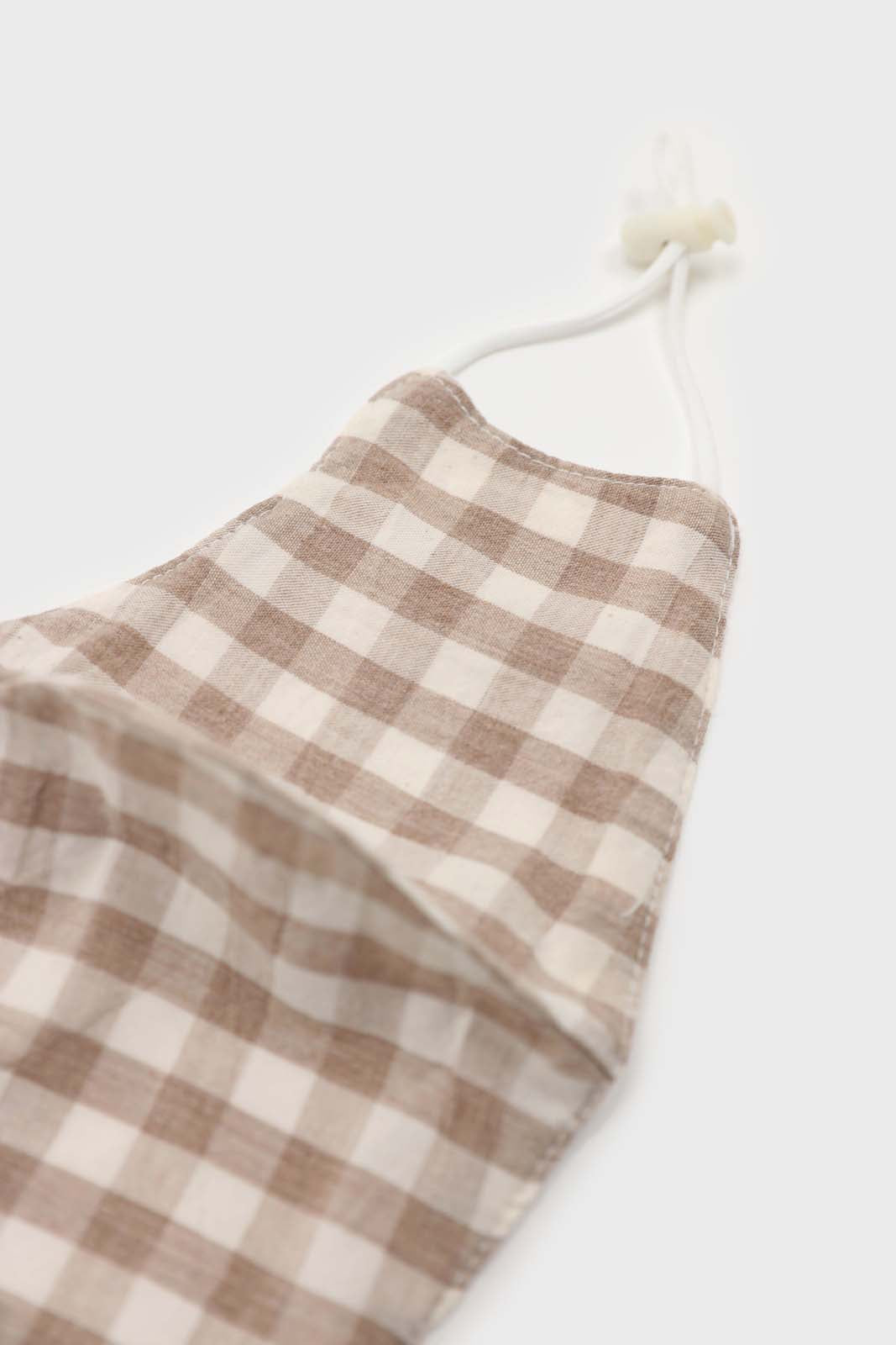 Beige gingham face mask_1