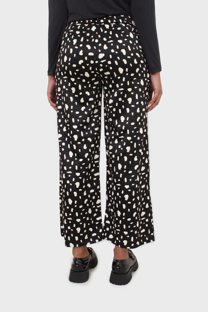 Black and white blotch print satin loose fit trousers_5