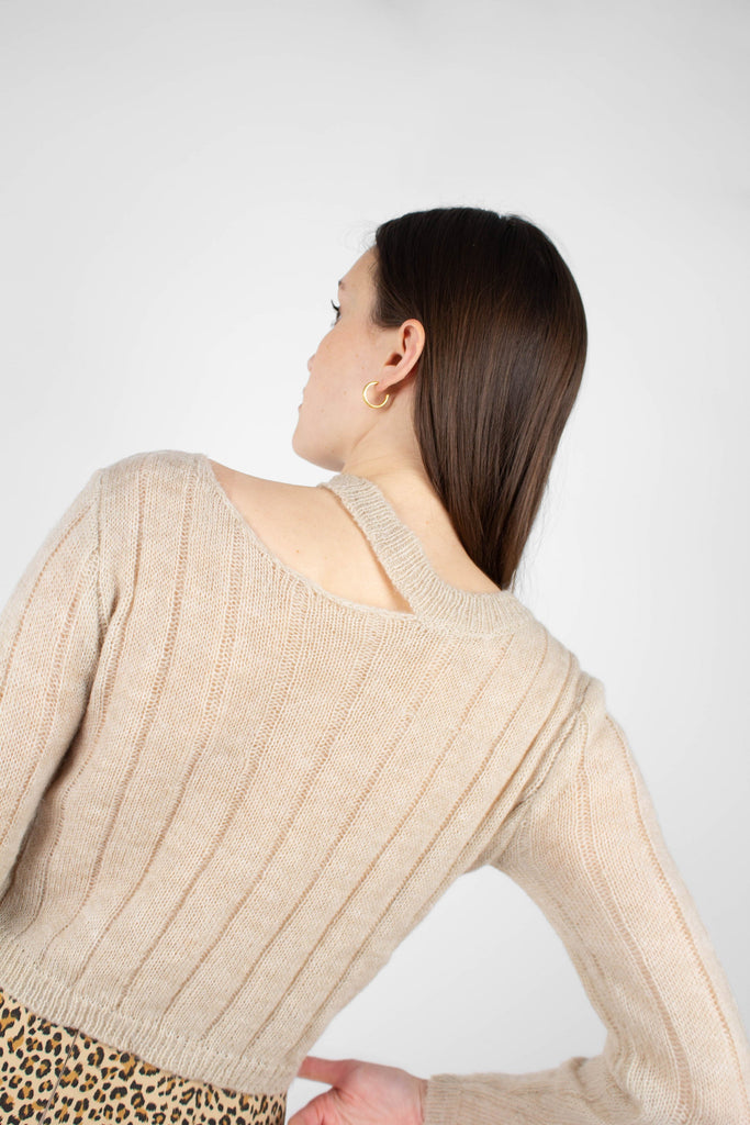 Beige neck slit cropped long sleeved knit top_4