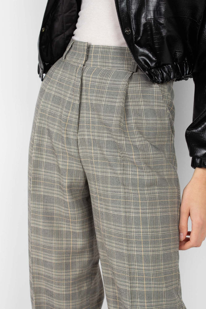 Grey checked high waisted loose fit trousers_5