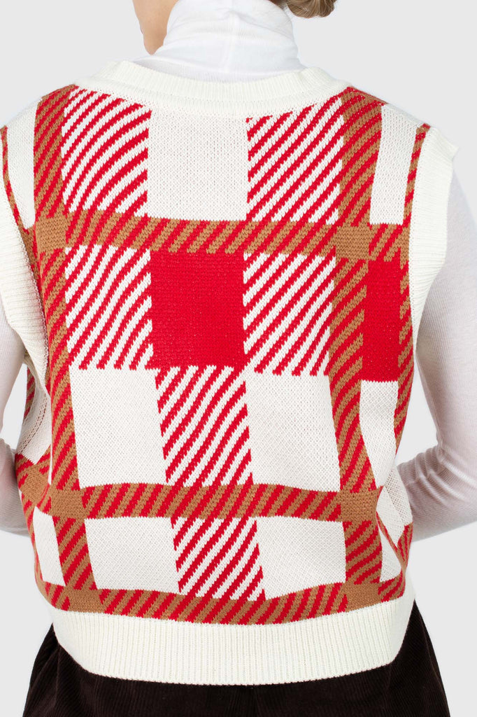 Ivory and red plaid knit vest_5