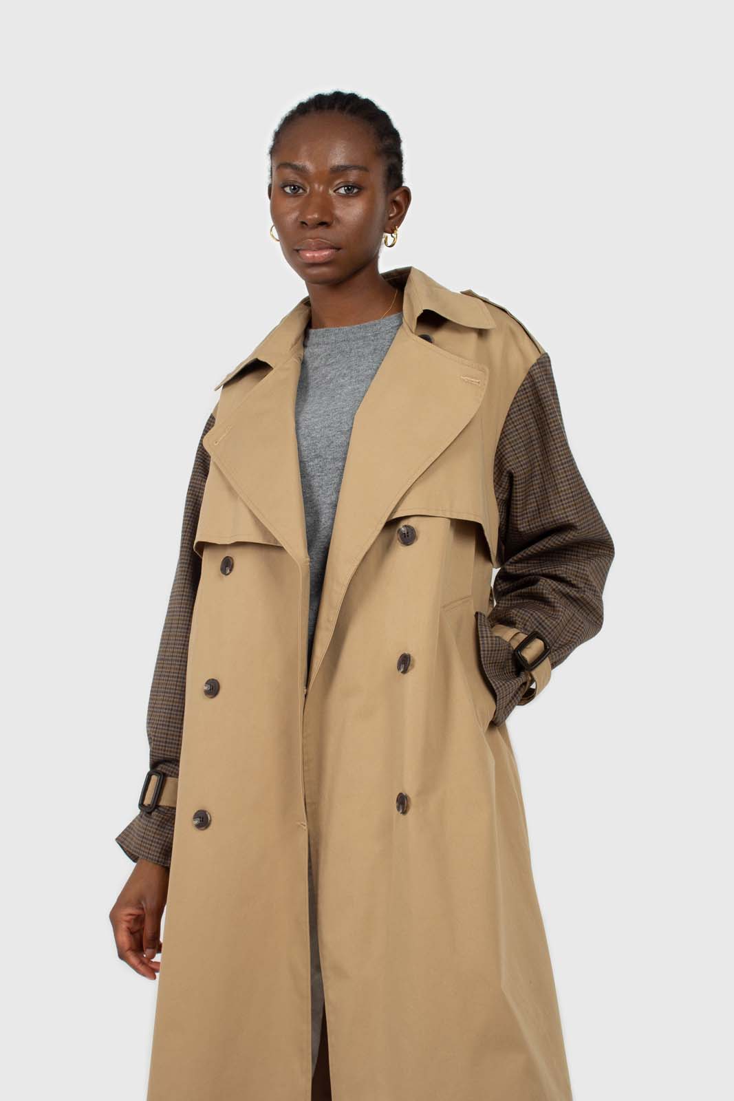 Beige and brown checked sleeve trench coat_5
