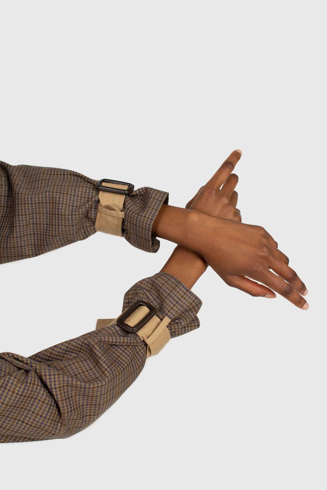 Beige and brown checked sleeve trench coat_7