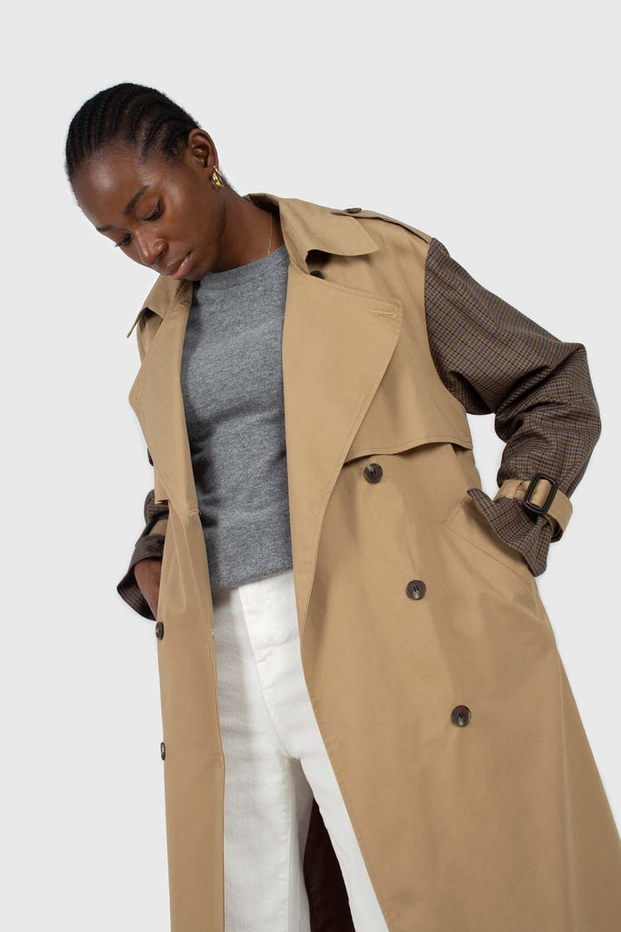 Beige and brown checked sleeve trench coat_9