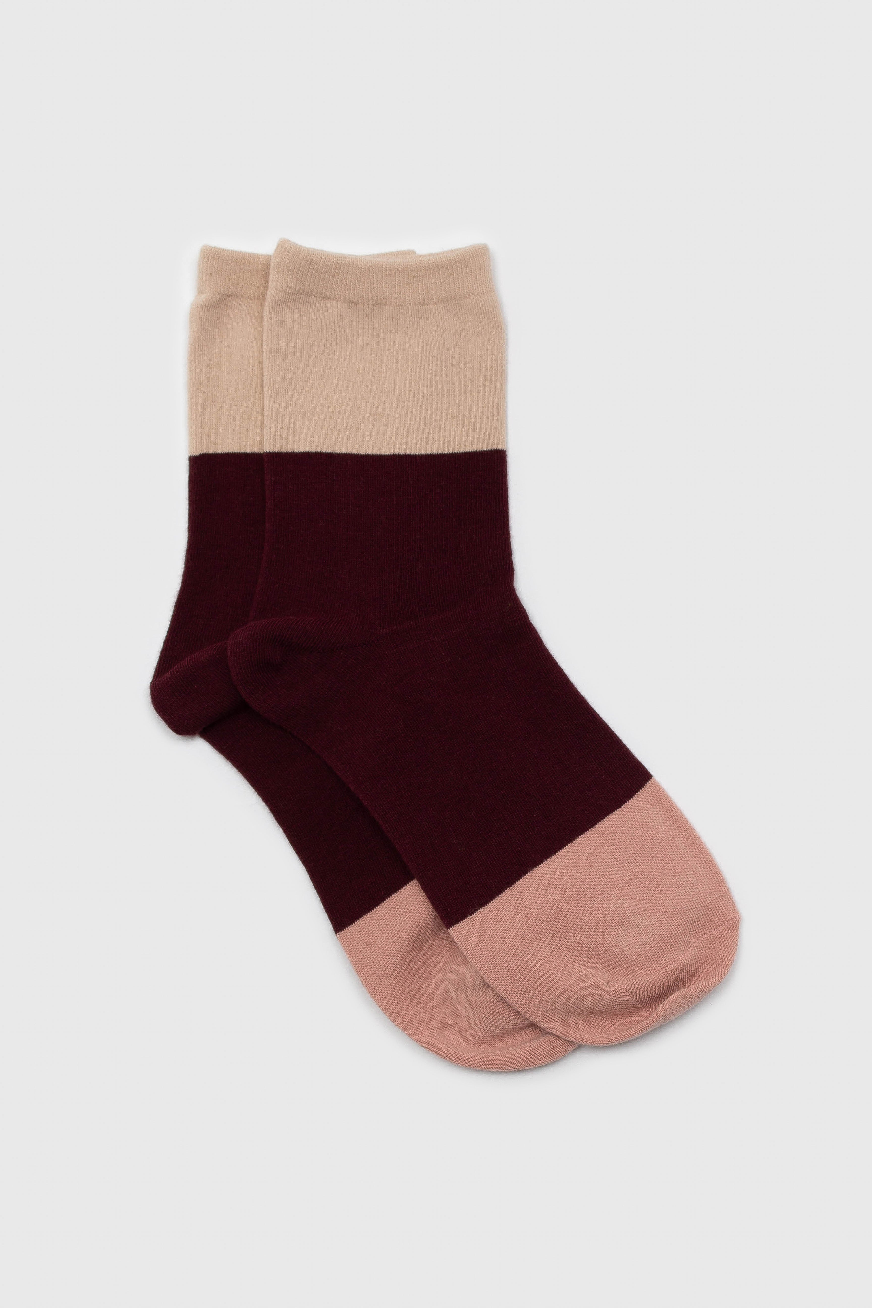 Burgundy and beige colorblock socks_1