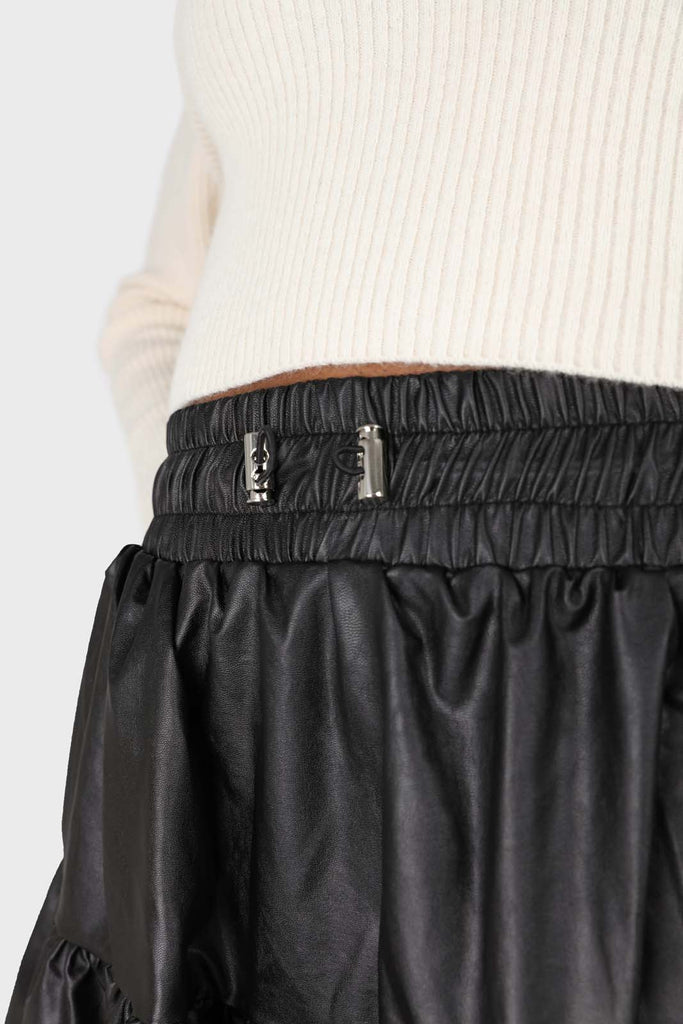 Black shiny vegan leather tiered mini skirt_5