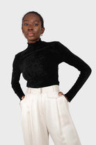 Black wrinkle velvet turtleneck top_18