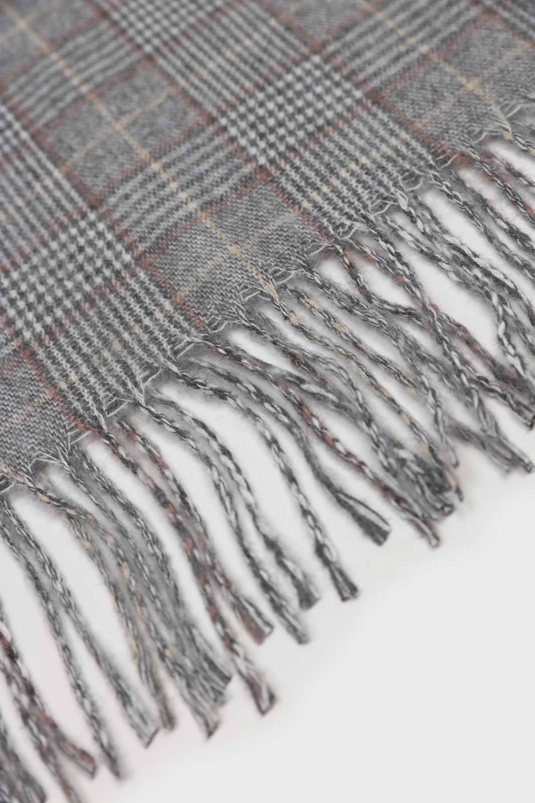 Pale grey and white smart checked scarf_5