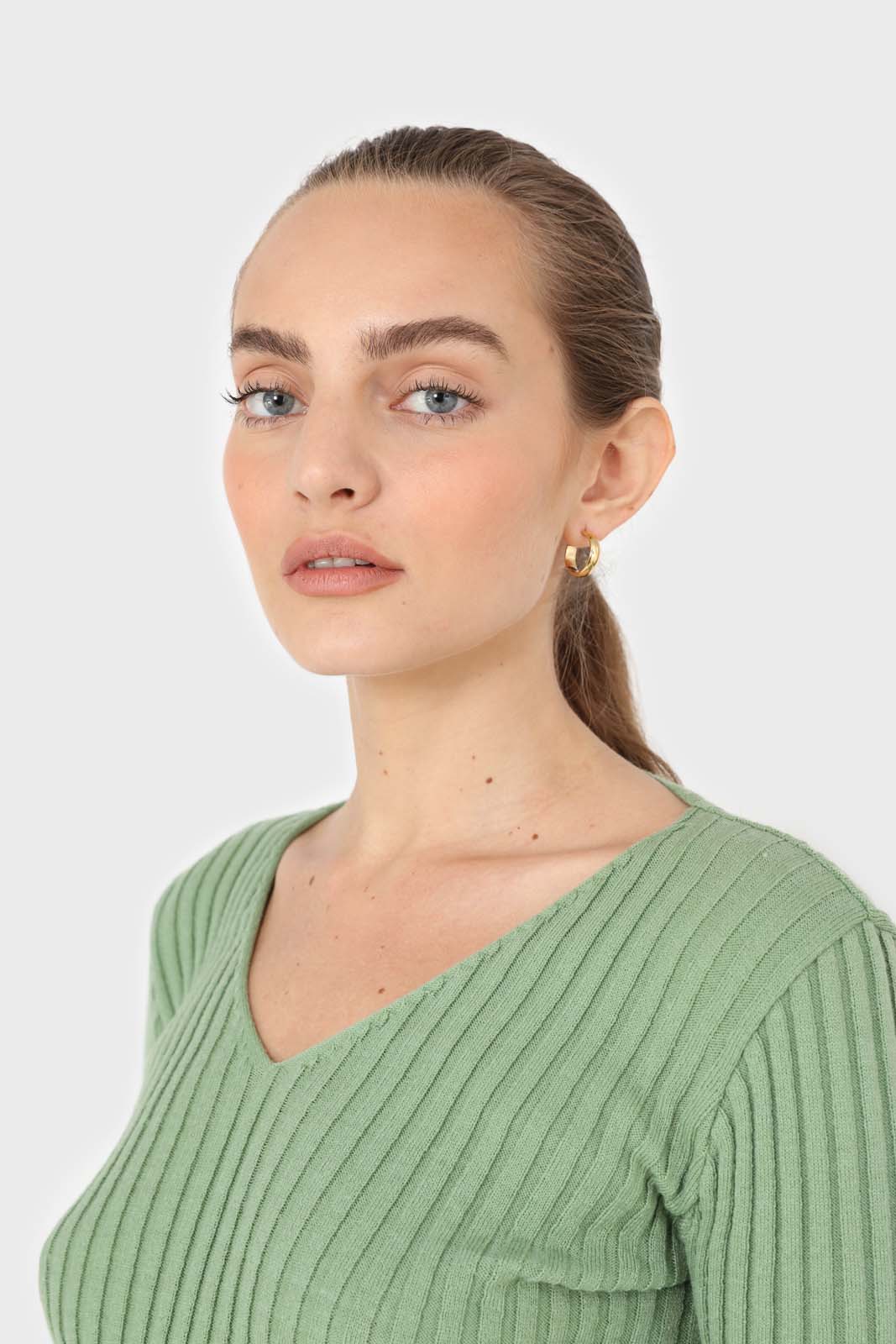 Mint green ribbed V-neck fitted knit top_5