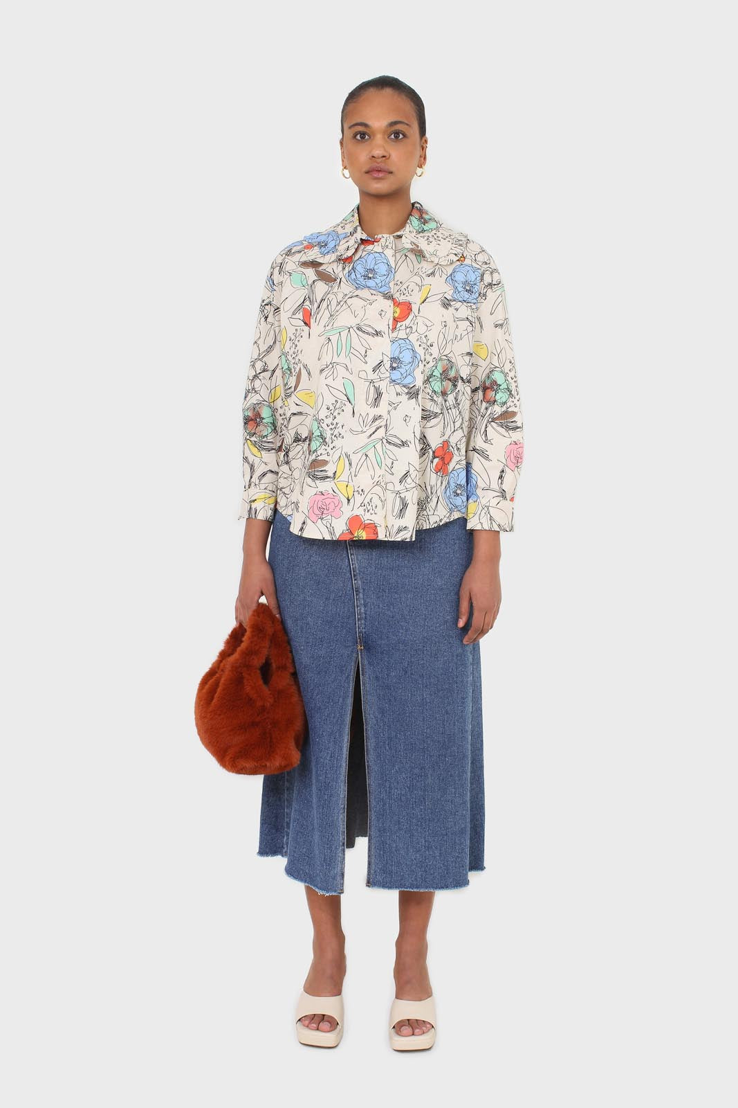 Ivory sketch print large collar blouse_3