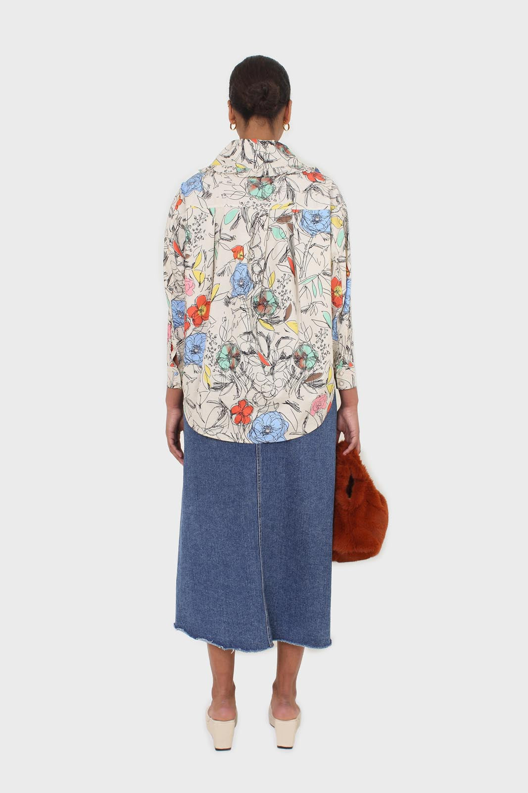 Ivory sketch print large collar blouse_5