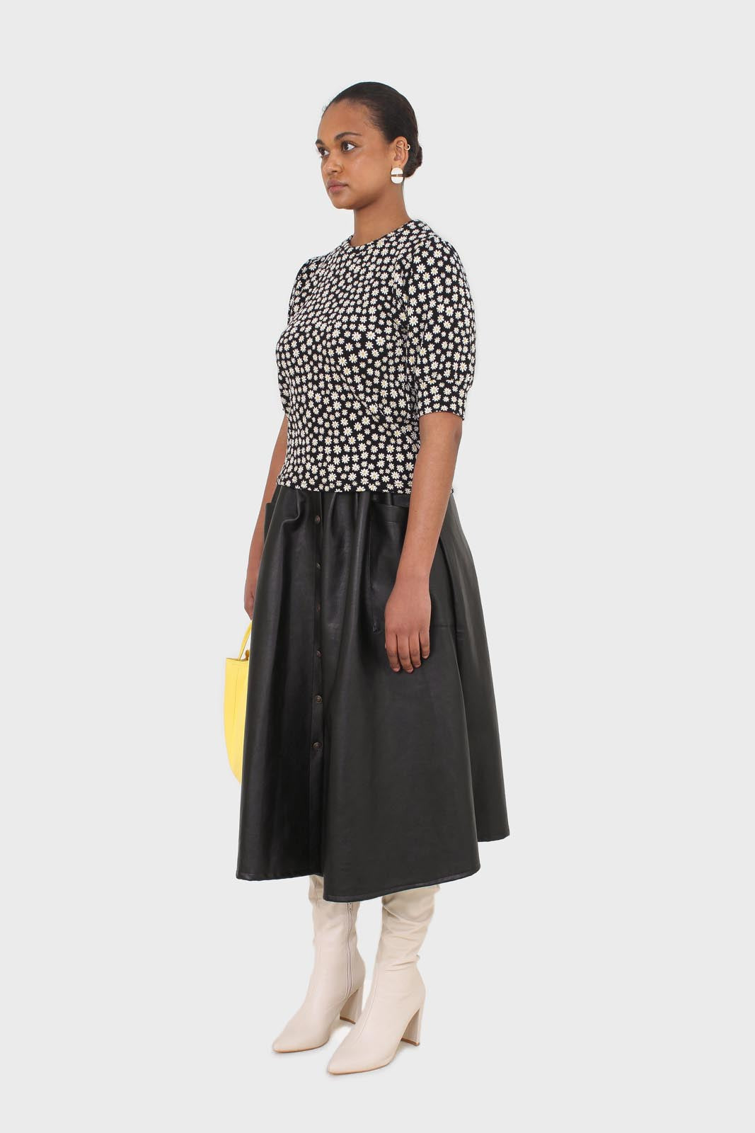 Black and white daisy puff sleeved top_2