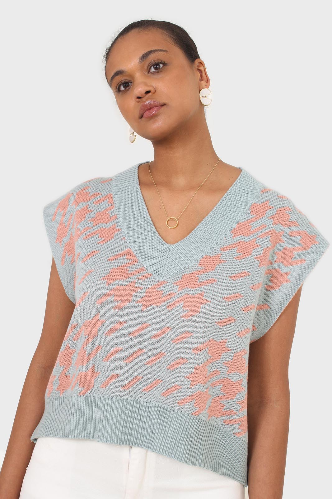 Blue and pink giant houndstooth sweater vest_1