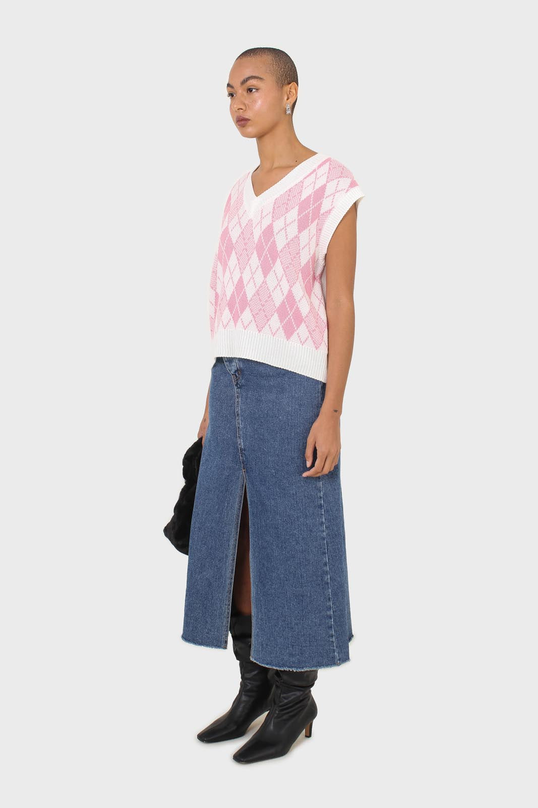 Ivory and pink argyle knit vest_7