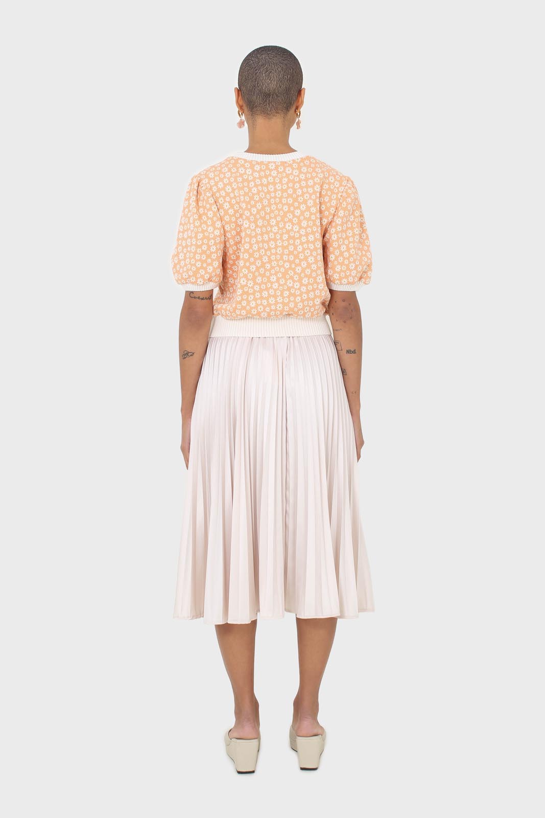 Orange and white daisies short puff sleeved top_7