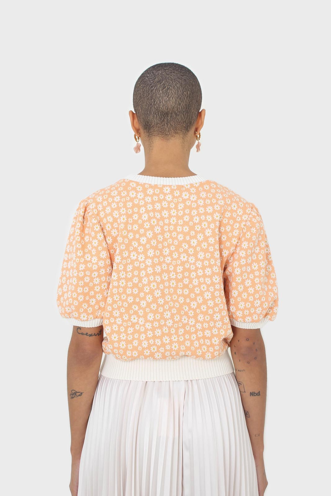 Orange and white daisies short puff sleeved top_3