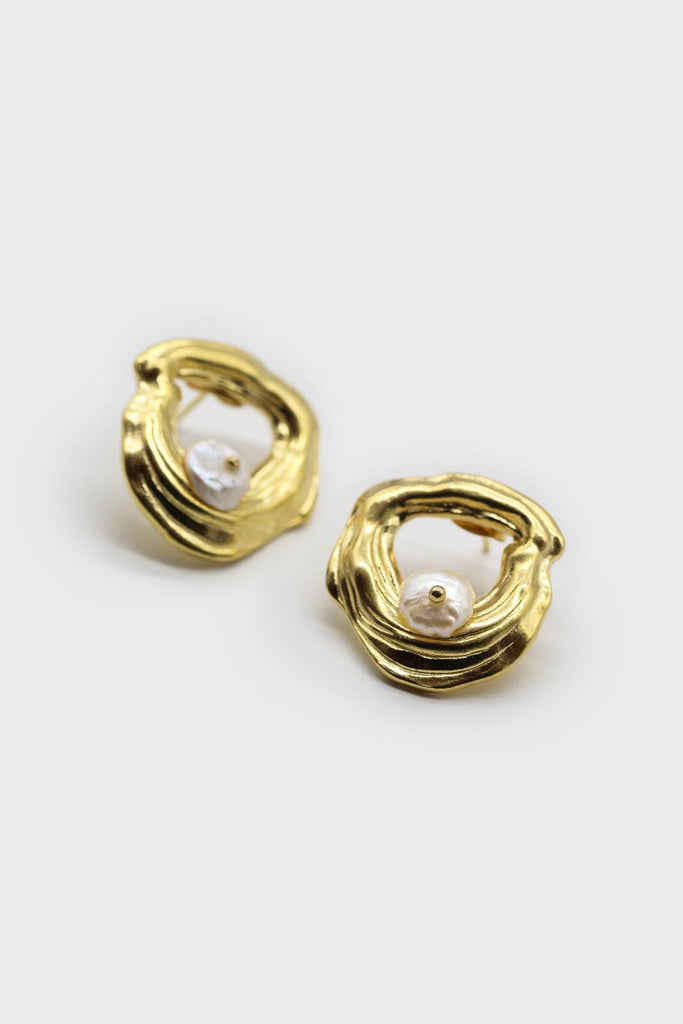 Gold and genuine pearl circle earrings_1