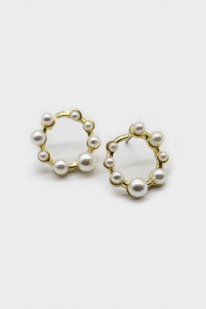 Gold dot pearls earrings_1