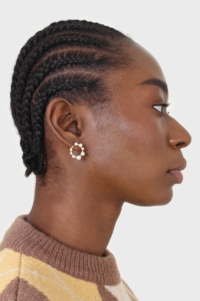 Gold dot pearls earrings_3