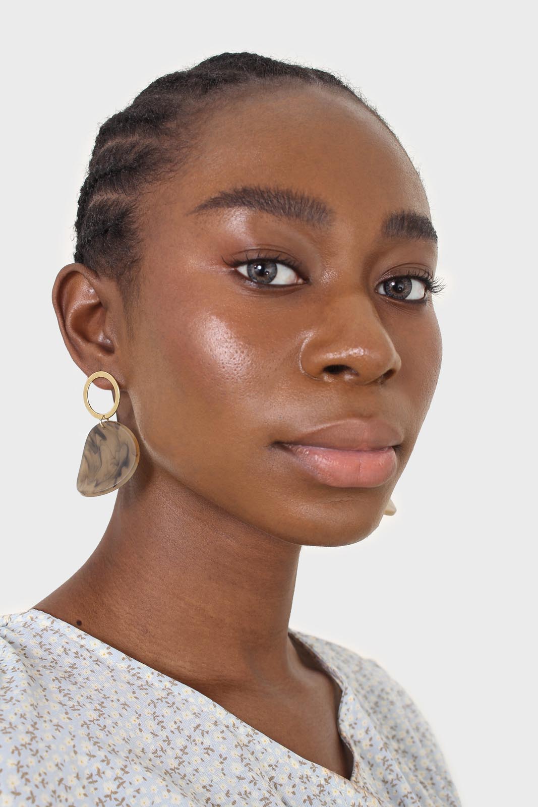 Gold and khaki circle earrings_4