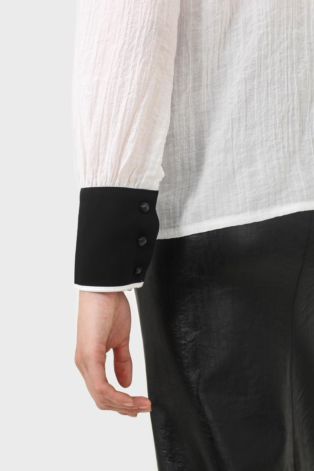 Ivory and black oversized pointed collar blouse_9