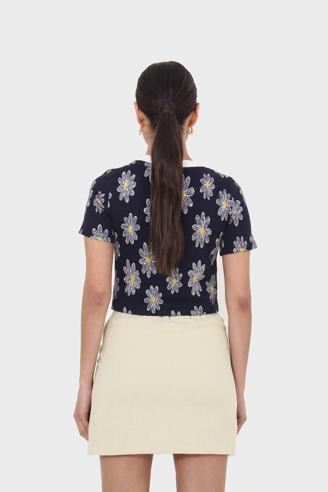 Black large daisy print  cropped tee_3
