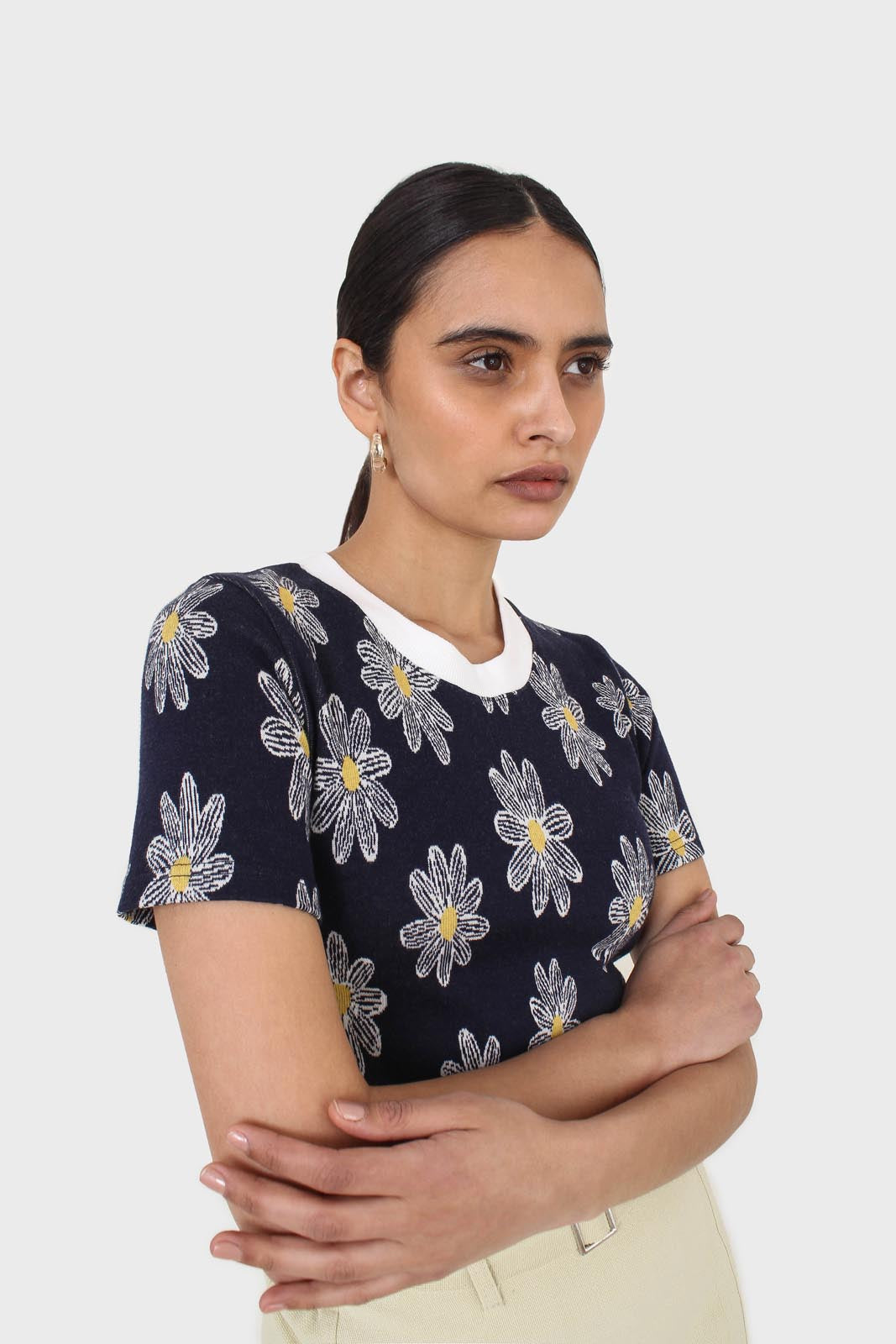 Black large daisy print  cropped tee_2