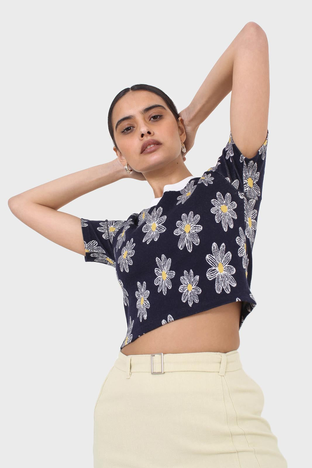 Black large daisy print  cropped tee_8