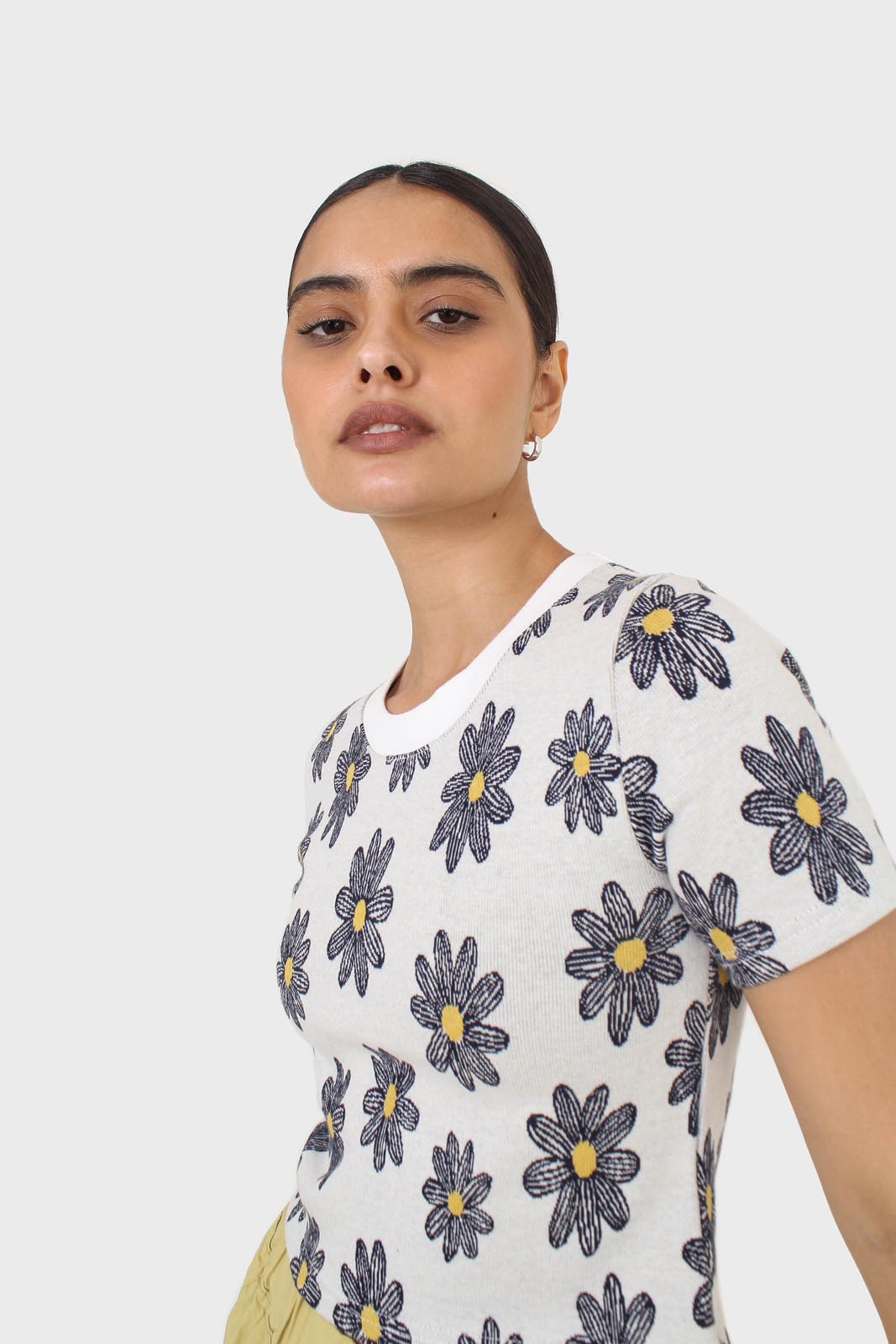 Ivory large daisy print  cropped tee_8
