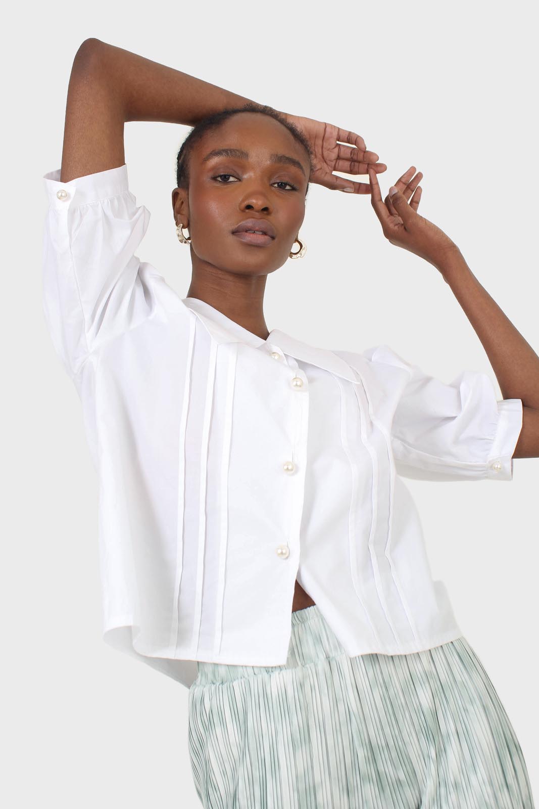 Ivory large collar pleated 3/4 sleeve pearl button blouse_5