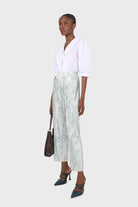 Ivory large collar pleated 3/4 sleeve pearl button blouse_4