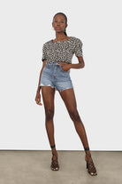 Black daisies square neckline puff sleeve cropped top_4